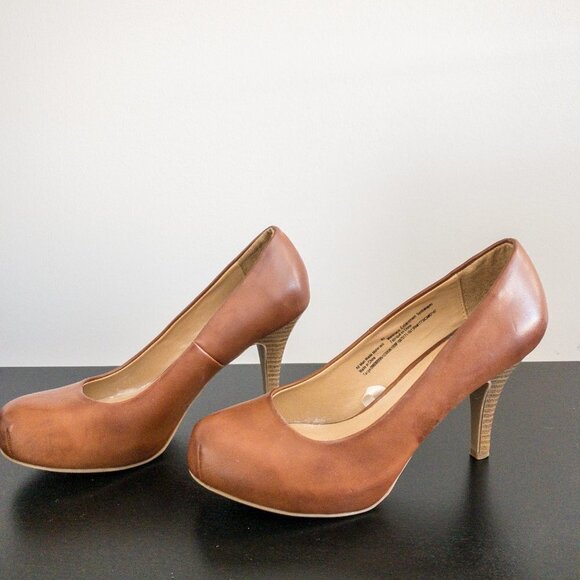 Mossimo Camel Pumps - Picture 3 of 6